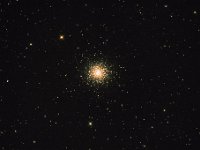 Kugelsternhaufen M 13  M 13 im Herkules gilt als der prächtigste Kugelsternhaufen am nördlichen Himmel. Er beherbergt über eine halbe Million Sterne. Bei sehr guter Sicht ist er in klaren Herbstnächten mit dem bloßen Auge auszumachen. 6" f/5 Newton, Canon 6 D, ISO 12.800, 20 x 20 s. Aufgenommen am 11.09.2015 ab 23:44 Uhr MESZ.