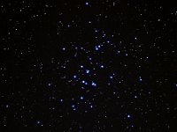 Die "Krippe" (Praesepe) M 44  Die Krippe ist ein offener Sternhaufen im Sternbild Krebs, der im Frühjahr auch mit bloßem Auge als Nebelfleck zu erkennen ist. 400 mm f/5, Canon 600 D, ISO 1600, 30 x 20 s. Aufgenommen am 25.03.2014 ab 21:44 Uhr.