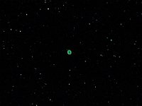 Der Ringnebel M 57  Der Ringnebel M 57. Wie bei M 27 handelt es sich um einen planetarischen Nebel, also die sterblichen Überreste eines Stern. 6" f/5 Newton, Canon 600 D, ISO 1600, 12 x 20 s. Aufgenommen am 19.10.2014 ab 21:08 Uhr MEZ.