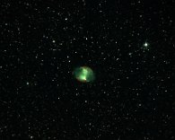 Der Hantelnebel M 27 Es handelt sich um einen “planetarischen Nebel”, der aber mit Planeten nichts zu tun hat, sondern die sterbliche Hülle eines Sterns darstellt, die dieser am...