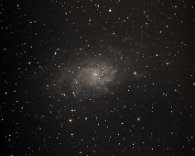 Der Dreiecksnebel M 33 Wie der Andromedanebel handelt es sich um eine Galaxie, die ähnlich weit entfernt, aber deutlich kleiner als M 31 ist. 6" f/5 Newton, Canon 6 D, ISO 16.000, 51...