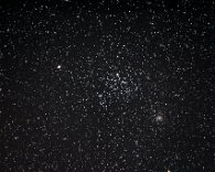 Offener Sternhaufen M 35 M 35 steht im Sternbild Zwillinge. Rechts unterhalb befindet sich der wesentlich weiter entfernte und daher kleiner erscheinende offene Sternhaufen NGC 2158. 6"...