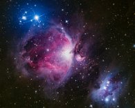 Orionnebel M 42 Der Orionnebel ist ein leuchtender Gasnebel, in dem neue Sterne entstehen. Er ist gut 1000 Lichtjahre entfernt und kann in klaren Winternächten mit bloßem Auge...