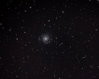 Spiralgalaxie M 74 M 74 ist eine Spiralgalaxie im Sternbild Fische. Sie ist 23 Millionen Lichtjahre entfernt. 6" f/5 Newton, Canon 6 D, ISO 16.000, 21 x 30 s. Aufgenommen am...