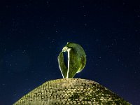 Skulptur am Adolf-Reichwein-Campus Am Himmel das Sternbild des Löwen mit dem Hauptstern Regulus.